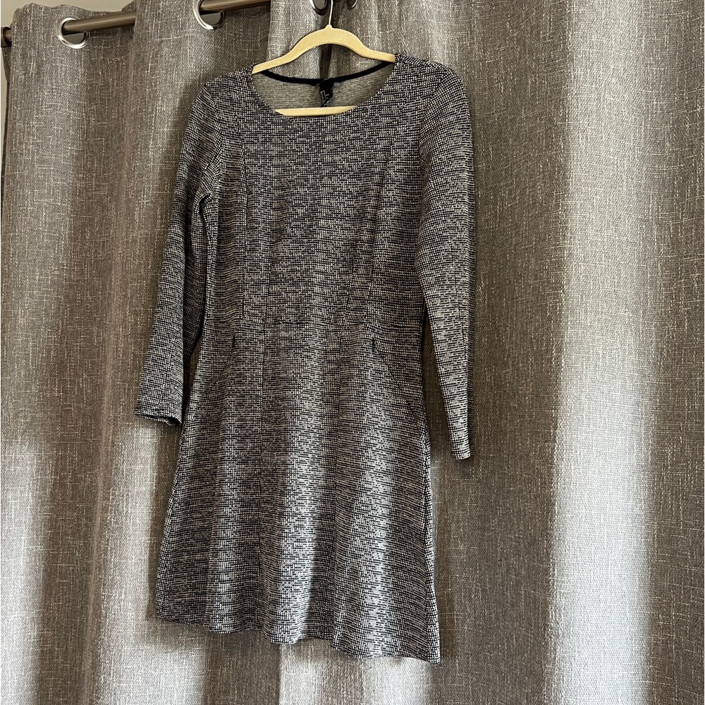 H&M fitted heathered black & white long sleeve dress with pockets - size Medium - Picture 1 of 9